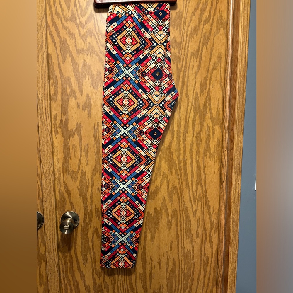 LuLaRoe leggings. Multicolor. Size “Tall & Curvy”
